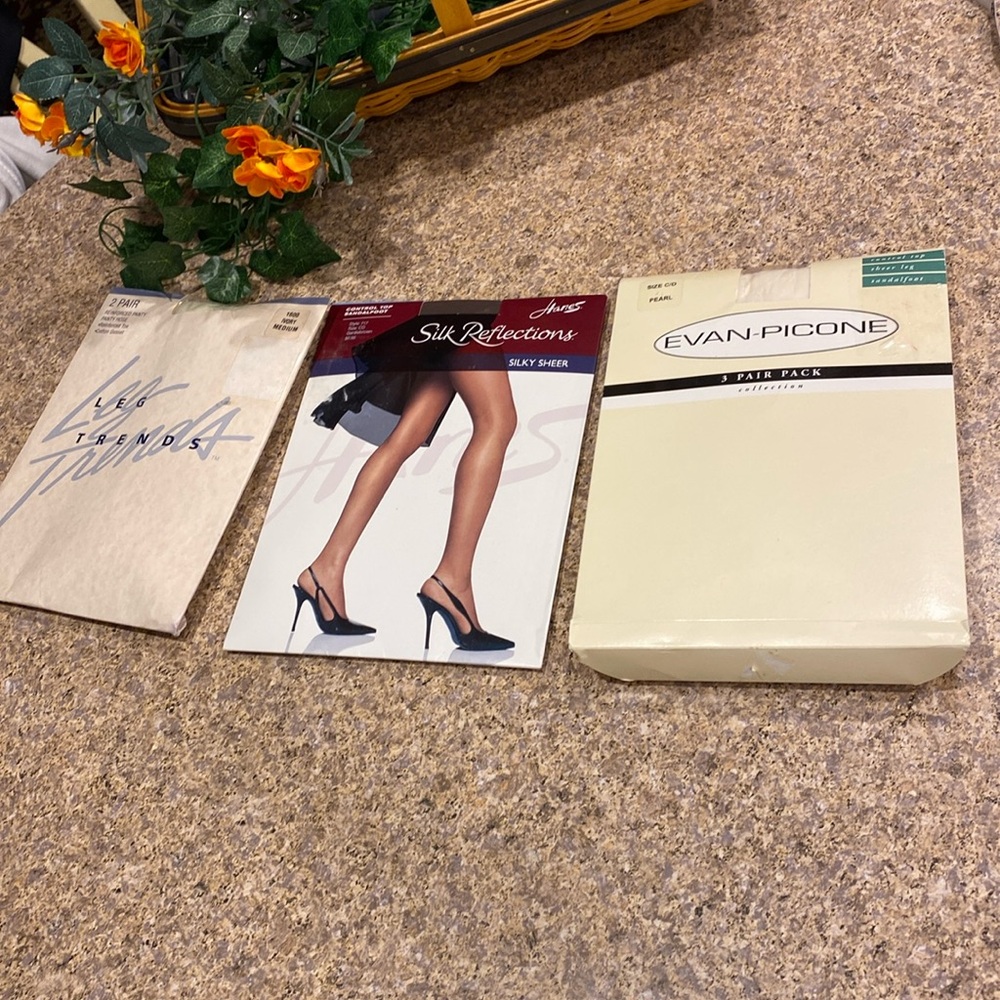 3 Packages Pantyhose Pearl, Ivory, Gentle Brown C/D, CD and Medium (Never Used)